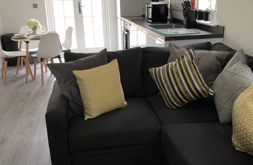 St Albans Apartment | ✨ Stylish St Albans 2 Bedroom — Perfect for Business, Families & Relocation ✨