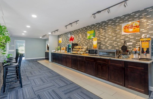 Verona Hotel | Suburban Studios Verona - Staunton North