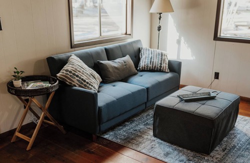 Coffee Creek Resort | Sugarpine Cabin located on Coffee Creek in Trinity Alps