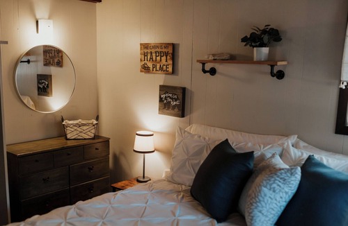 Coffee Creek Resort | Sugarpine Cabin located on Coffee Creek in Trinity Alps