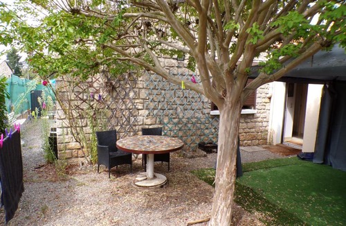 Montmorillon Apartment | Suite Royale dans Vôtre maisonnette indépendante avec terrasse Privée !
