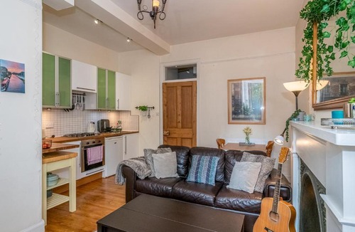 West End Apartment | Superb 1 Bed Flat in Traditional Victorian Building - Pass the Keys