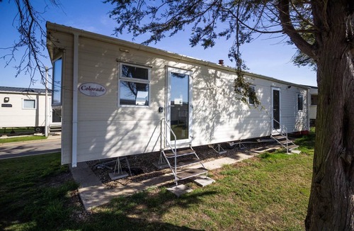 Clacton-on-Sea House | Superb 6 berth caravan at Valley Farm in Essex ref 46136V