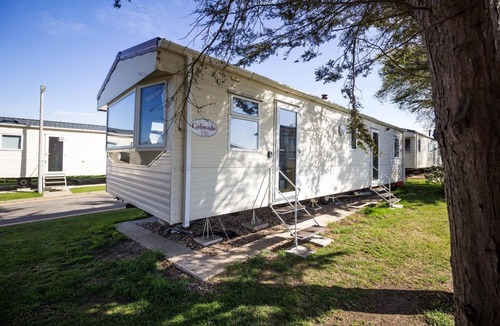 Clacton-on-Sea House | Superb 6 berth caravan at Valley Farm in Essex ref 46136V