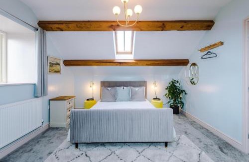 Cwm Dyserth House | Tan Y Bryn Ganol