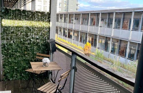 Theatreland Birmingham Apartment | The Arcadian, Birmingham City Centre, by Lark Accommodation Cosy 1-bedroom Flat