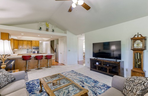 Redding House | The ARK Villa - Mountain Views & Swimming Pool