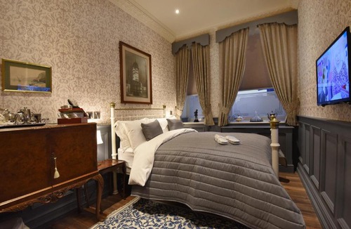 Birmingham Hotel | The Aston Tavern