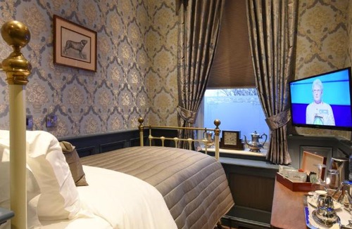 Birmingham Hotel | The Aston Tavern