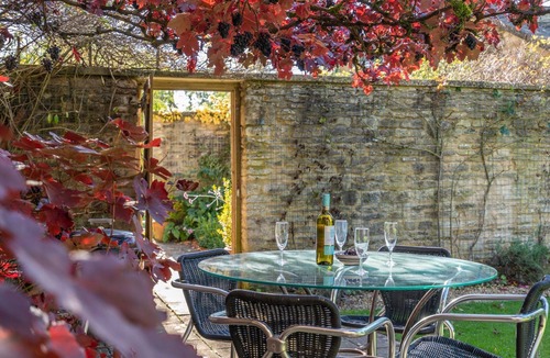 Aldsworth House | The Barracks - sleeps 6 guests in 3 bedrooms