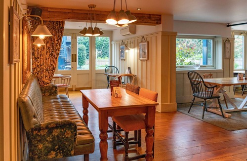 Knowl Hill Hotel | The Bird In Hand