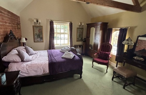 Flyford Flavell Hotel | The Boot Inn