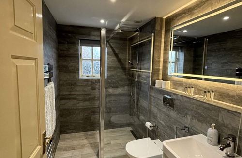 Flyford Flavell Hotel | The Boot Inn