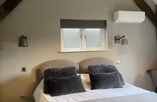 Meldreth Bed & Breakfast | The British Queen