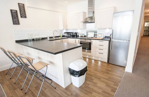 Redcliffe Apartment | The Broadmead Forest - Spacious City Centre 3BDR Apartment