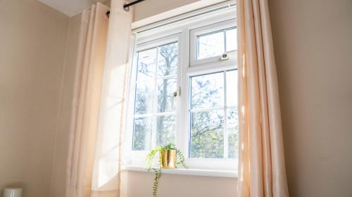 Atlantic Wharf House | The Canal House 2BR Central Garden Parking