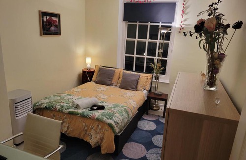 St. Johns Wood Apartment | The Canal Side Bright Executive Residence
