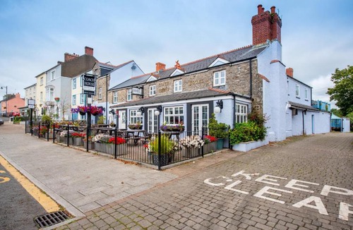 Pembroke House | The Coach House Hotel