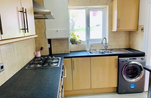 Woodingdean House | The Contractor Pad | FREE Off Road Parking