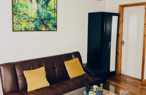 Old Trafford Apartment | The EliteApex
