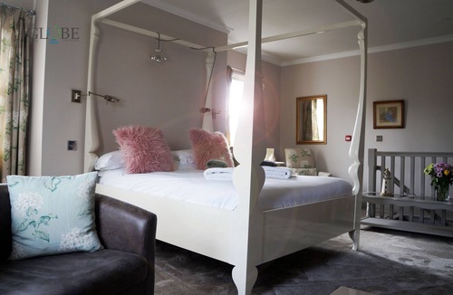 Angle Bed & Breakfast | The Globe Angle