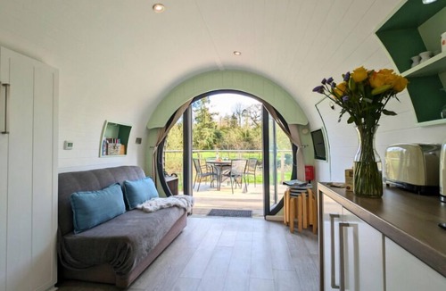 Llandovery Ski Chalet | The Heron's Tree, The Heron's Tree Riverside Stay