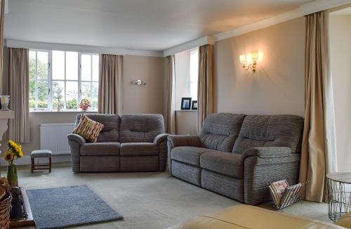 Middle Aston House | The Long House