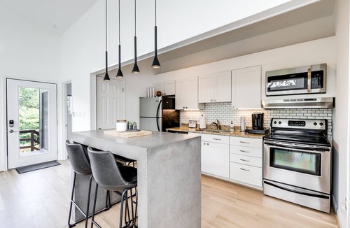 Leasburg House | "The Modern Treehouse" on Hyco Lake, NC