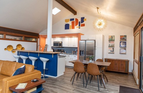 Graeagle House | The Mondrian Hole in One - An MCM Townhome in a Quiet Golf Course Community