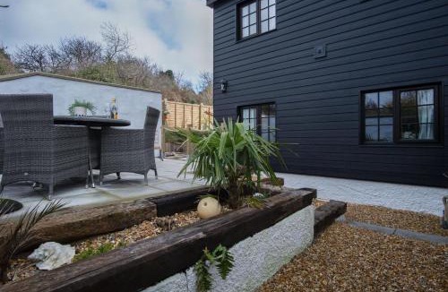 Wiseman's Bridge House | The Old Spa - 2 Bedroom Cottage - Pleasant Valley