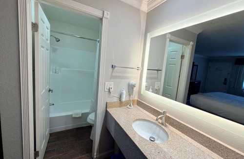 Ukiah Hotel | The Orchard Hotel Ukiah Mendocino County