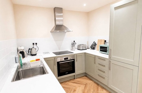 Warwick House | The Racecourse | 3-Bed Townhouse | Sleeps 6