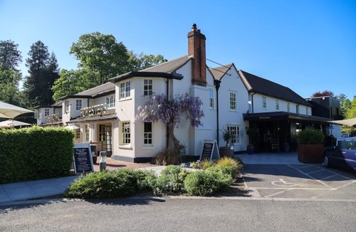 Ascot Hotel | The Royal Foresters, Ascot, Berkshire - Acorn Pubs