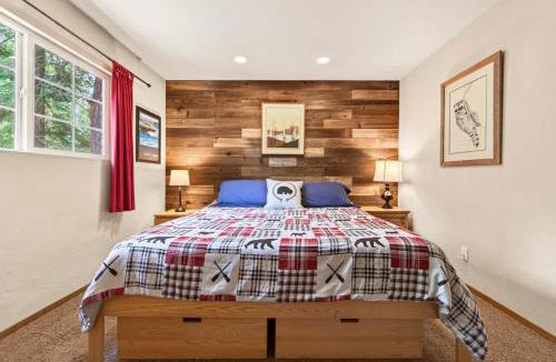 Tahoma House | The Rustic Pine 2BDR Cabin