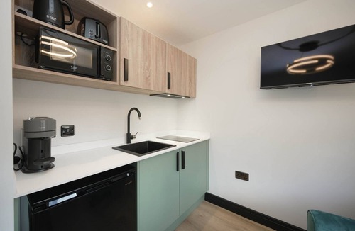 Adamsdown Apartment | The Sixty | Classic 1BDR Apt with Secure Parking