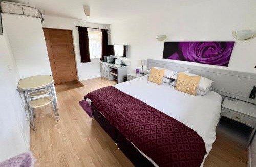 North Marston Bed & Breakfast | The Stables B&B @ Pear Tree Cottage