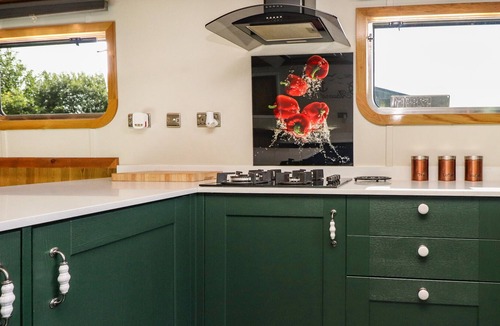 Lancaster Cottage | THE THOMAS O'ROURKE, pet friendly, with open fire in Glasson