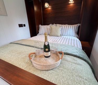Ardens Grafton Apartment | The Willow Luxury Hut Cotswolds & Stratford
