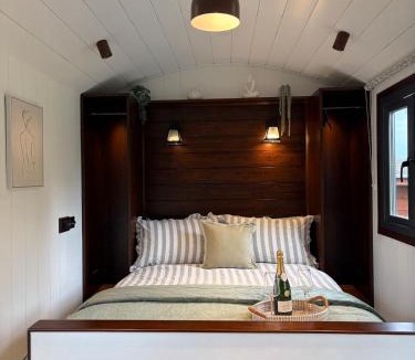 Ardens Grafton Apartment | The Willow Luxury Hut Cotswolds & Stratford