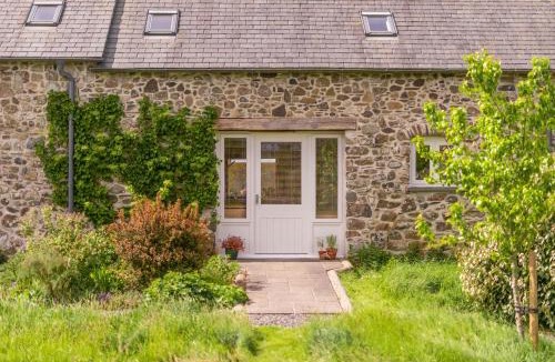 Goodwick House | The Workshop- Eco Cottage by the Coastal Path