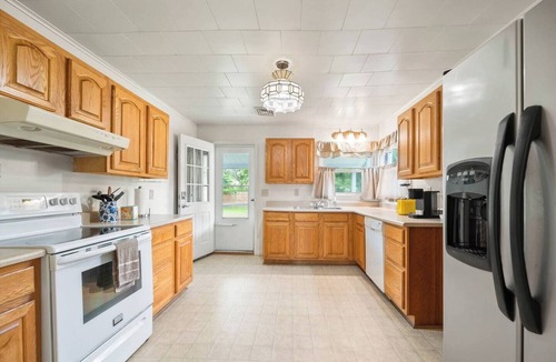 Edray House | This house is a 3 bedroom(s), 1 bathrooms, located in Marlinton, WV.