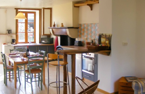 Villechenoux House | This vacation home awaits you in Nantiat, 30 km from Limoges.