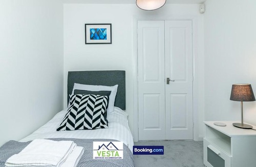 Hatfield Apartment | Three Bedroom Apartment By Vesta Serviced Accommodation & Short Lets Hatfield With Free Parking