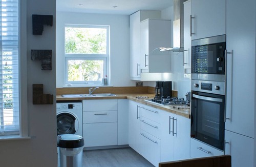 Mapperley Villa | Three-storey Sherwood gem with spa bathroom and private backyard