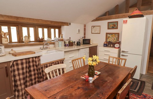 Bedwas Trethomas & Machen House | TIPYN BACH, pet friendly, character holiday cottage in Bedwas