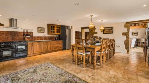 Andoversford House | Tom's Barn