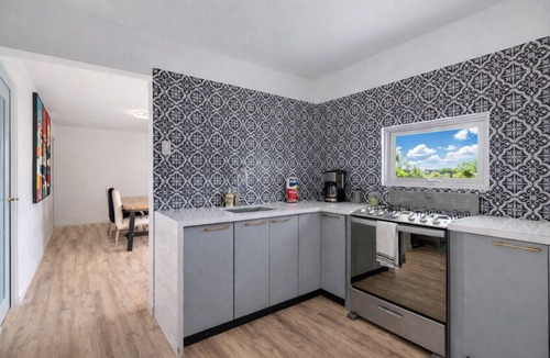 Ceiba Apartment | Top Floor Gem | Huge Balcony + Parking + Nature