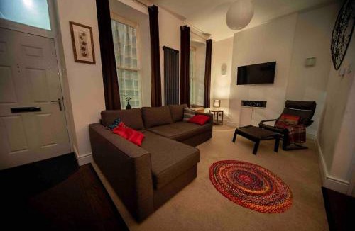 Bont Newydd House | Townhouse within Castle's Town Walls