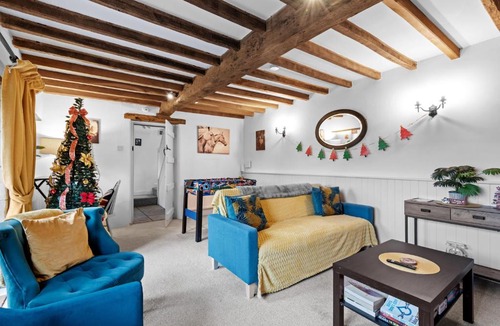Cutsdean House | Traditional Cotswold escape with garden and fireplace