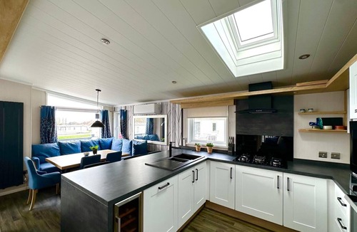 Hunstanton Cabin | Tranquil 3 Bedroom lodge Manor Park Hunstanton